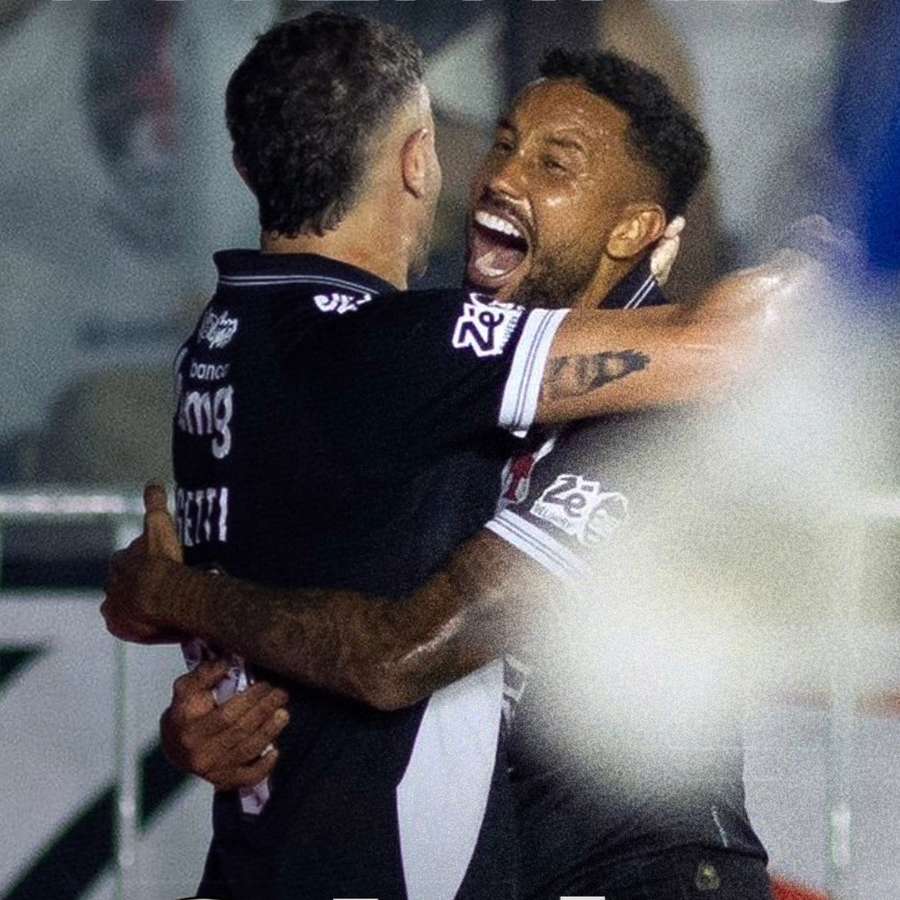 Jair fez o golo do empate do Vasco contra o Botafogo