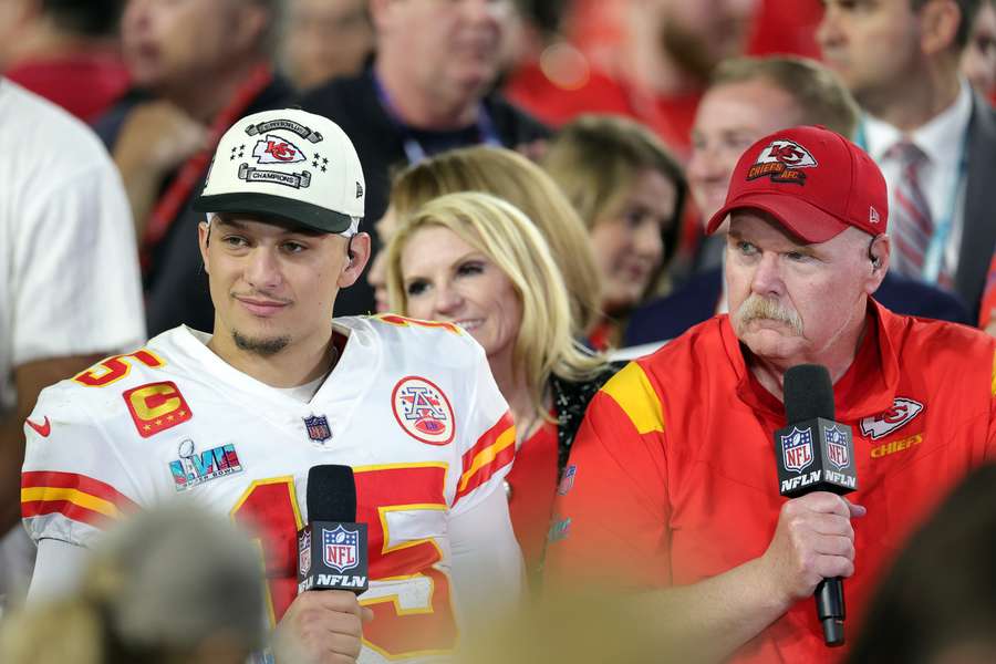 Patrick Mahomes e Andy Reid juntos em entrevista pós-jogo Patrick Mahomes e Andy Reid juntos em entrevista pós-jogo
