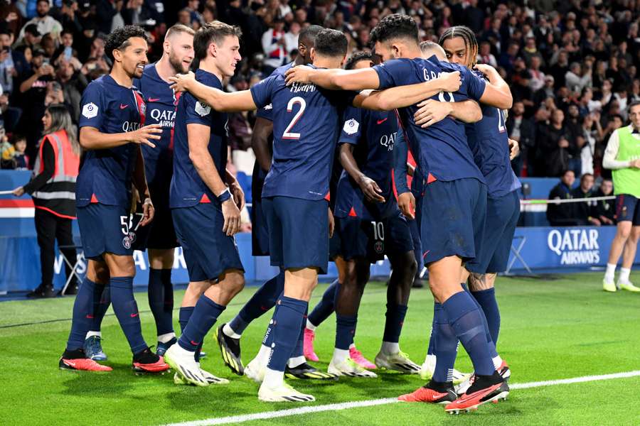 Jucătorii lui PSG sărbătoresc marcarea unui gol