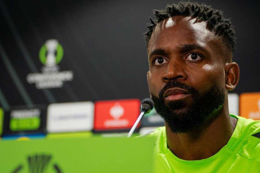 Bakambu, delantero del Betis