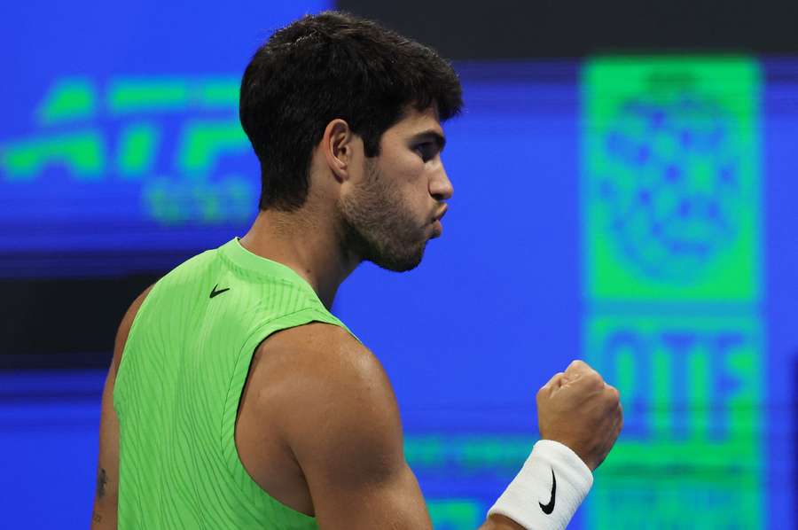 Alcaraz celebra um ponto frente a Fils Alcaraz celebra um ponto frente a Fils