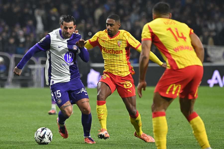 Lens démarre bien 2026 face à Toulouse et préserve son fauteuil de leader