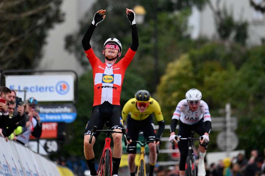 Der dänische Radprofi Mattias Skjelmose hat die sechste und längste Etappe der Fernfahrt Paris-Nizza gewonnen.