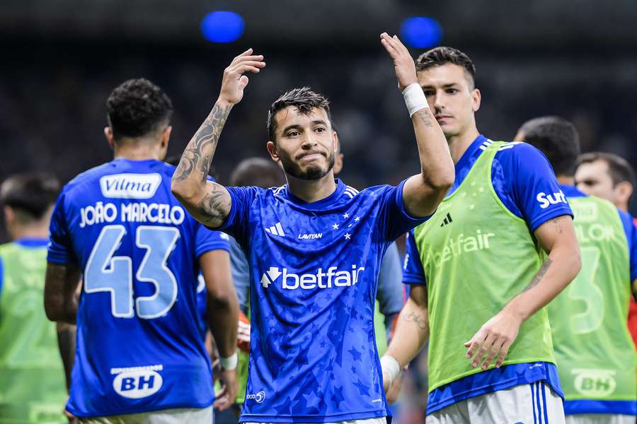 William fez o primeiro gol do Cruzeiro na partida