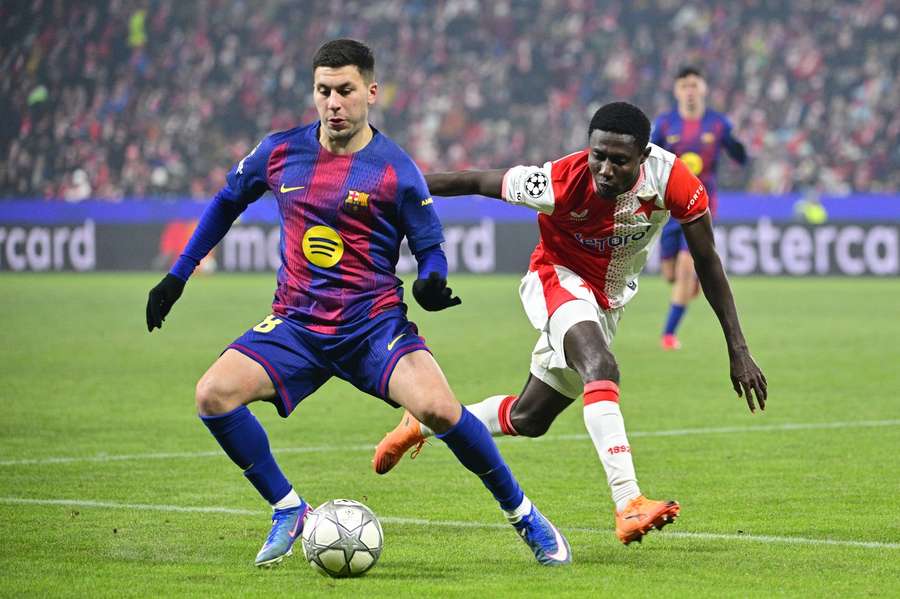 Slavia nedala kůži lacino. Slavia nedala kůži lacino.