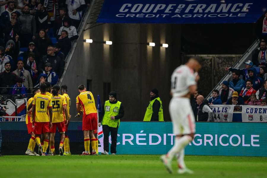 Lens vyhrál na penalty.