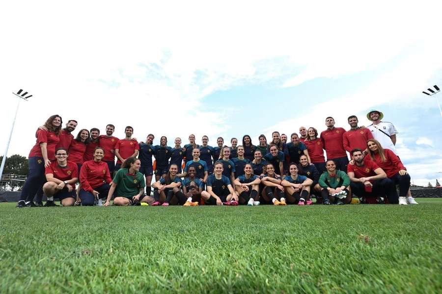 A seleção nacional feminina tenta um apuramento inédito para o Campeonato do Mundo de futebol