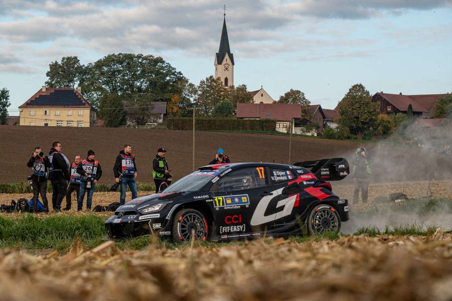Ogier během čtvrtečního závodění. Ogier během čtvrtečního závodění.