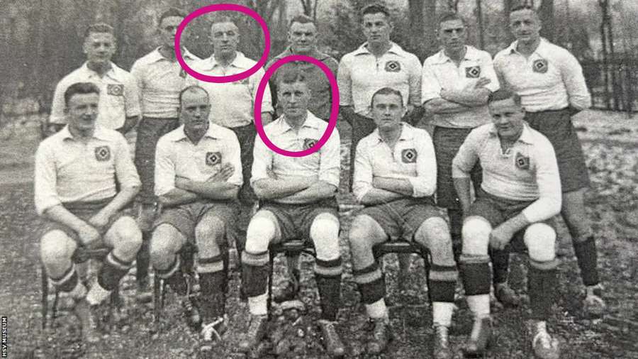El equipo de Hamburgo en los años 20 con Halvorsen (de pie) y Harder (sentado)