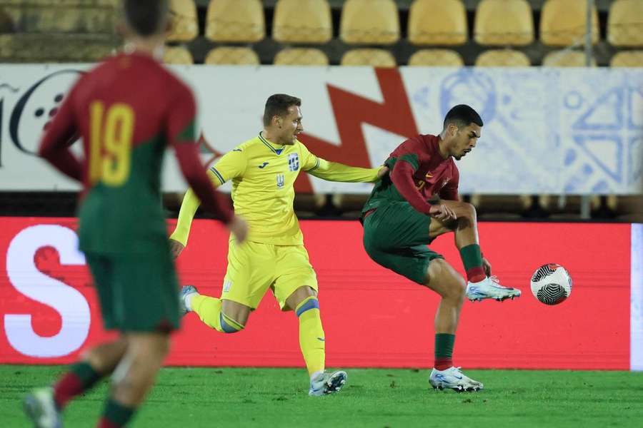 Danilo Veiga joga no Estrela da Amadora e estreou-se pelos sub-21