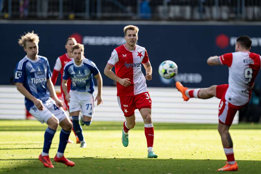 Slavia zeštíhluje kádr. Do Teplic míří nadějný bek, Zmrzlý odjel s béčkem a čeká, co bude dál