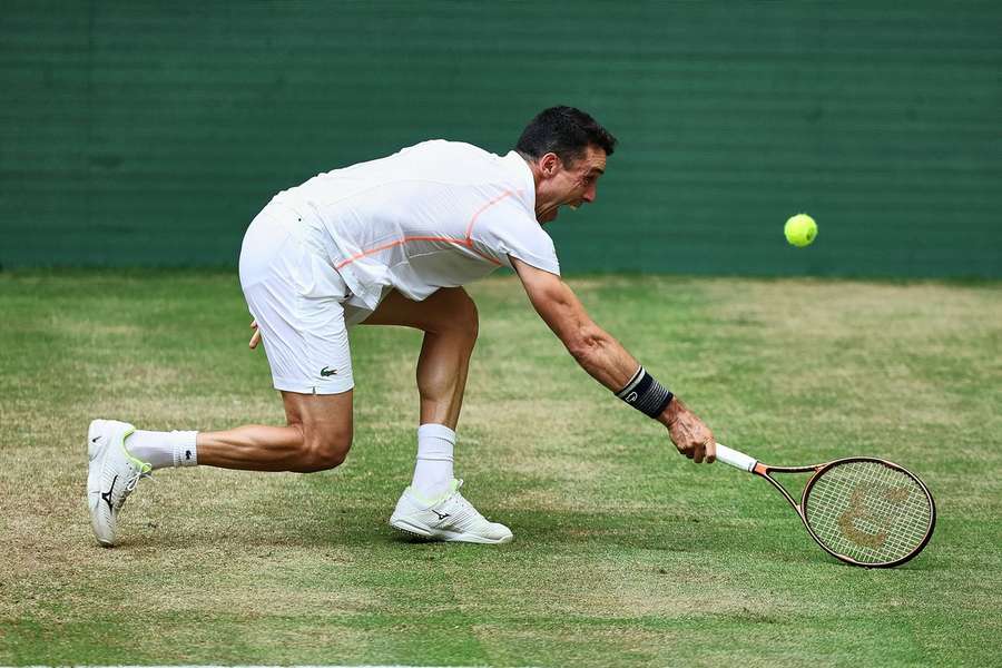 I Wimbledon var Roberto Bautista Agut stadig i fuld aktion, nu faldt han af hesten.