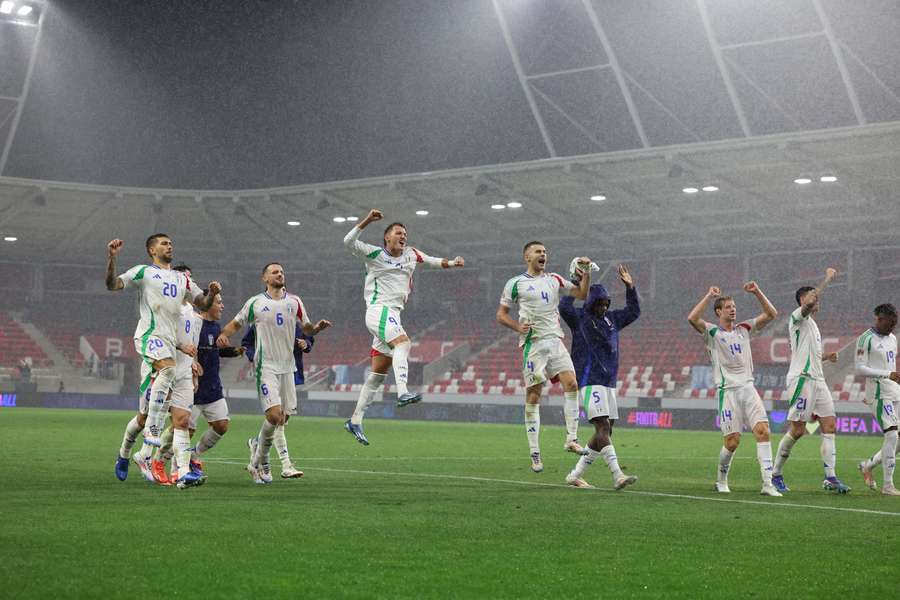 Festa italiana no estádio Bozsik, em Budapeste