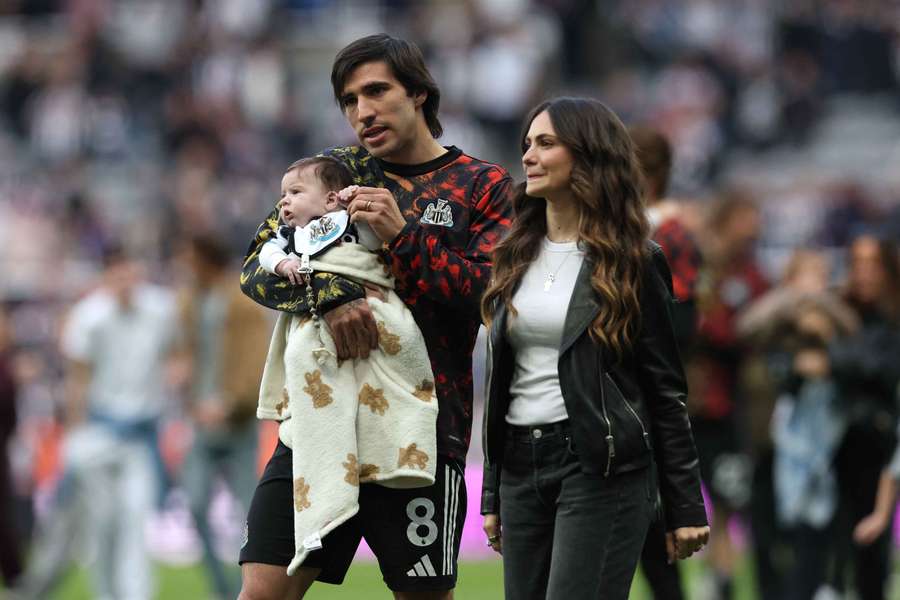 Sandro Tonali con la sua famiglia Sandro Tonali con la sua famiglia