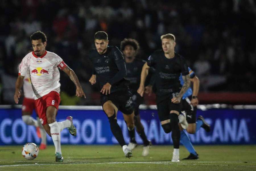 Empate garante Corinthians na próxima fase