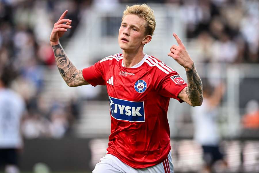 Lucas Riisgaard sărbătorește golul marcat împotriva campioanei Danemarcei, AGF, la începutul lunii septembrie Lucas Riisgaard sărbătorește golul marcat împotriva campioanei Danemarcei, AGF, la începutul lunii septembrie