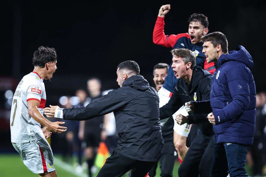 Vasco Seabra nos festejos do golo de Diouahra Vasco Seabra nos festejos do golo de Diouahra