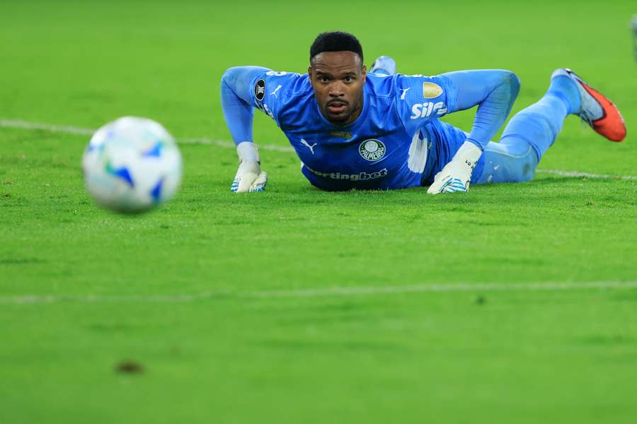 O Verdão do goleiro Carlos Miguel apanhou no Equador