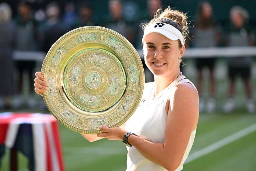 Linda Nosková ukáží fanouškům wimbledonskou trofej na Štvanici.