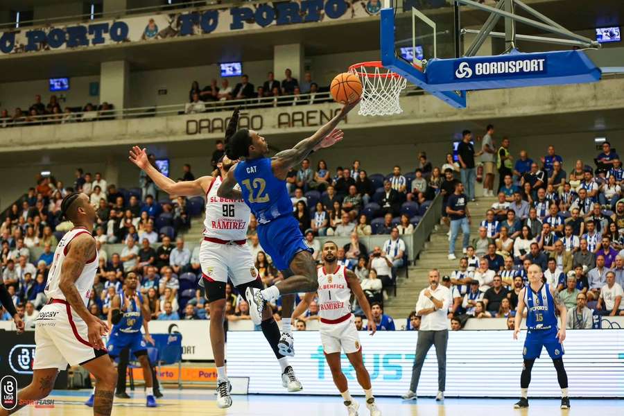 Benfica lidera final do campeonato de basquetebol