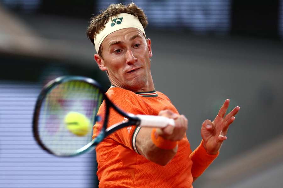 Tennis-Two-time finalist Ruud makes winning start in quest for French Open title