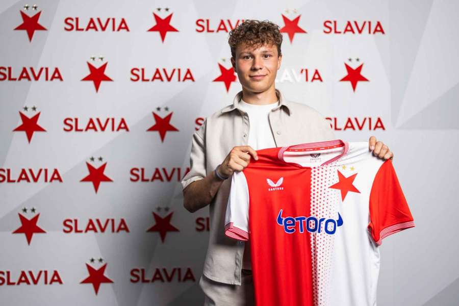 Slavia si pojistila služby talentovaného záložníka Karla Belžíka.