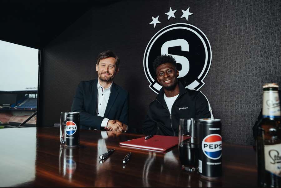 Jhoanner Chávez při příchodu do Sparty. Jhoanner Chávez při příchodu do Sparty.