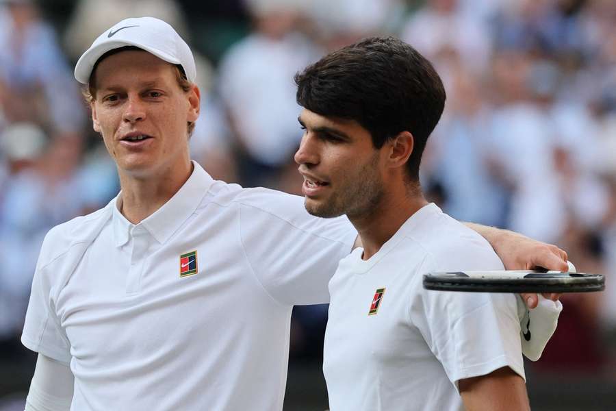 Jannik Sinner a Carlos Alcaraz si mohou zajistit finálový souboj.