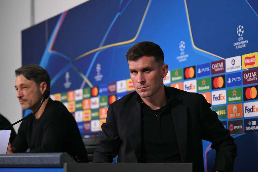 Dortmund's head coach Niko Kovac (L) and midfielder #13 Pascal Gross (R) attend a press conference