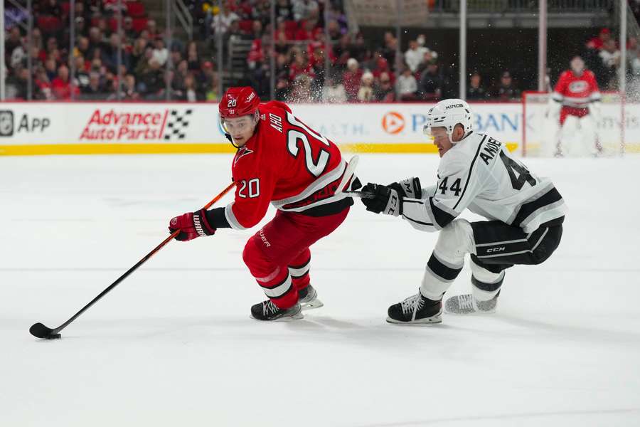 The Hurricanes earned their sixth straight win against the Kings