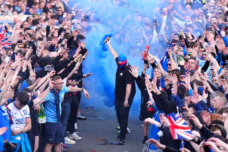 Hinchas del Glasgow Rangers en una marcha de aficionados