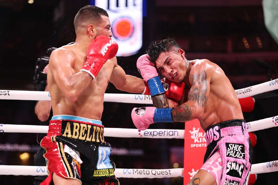 Mario Barrios y Abel Ramos, en pleno combate.