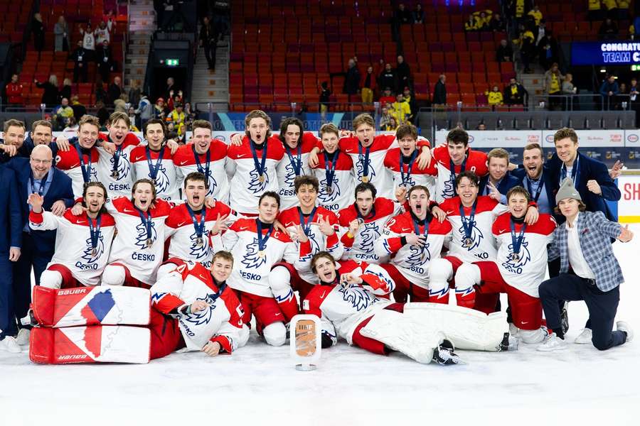 Česko zaplavila vlna euforie po fantastickém obratu hokejové reprezentace do 20 let v boji o bronzové medaile