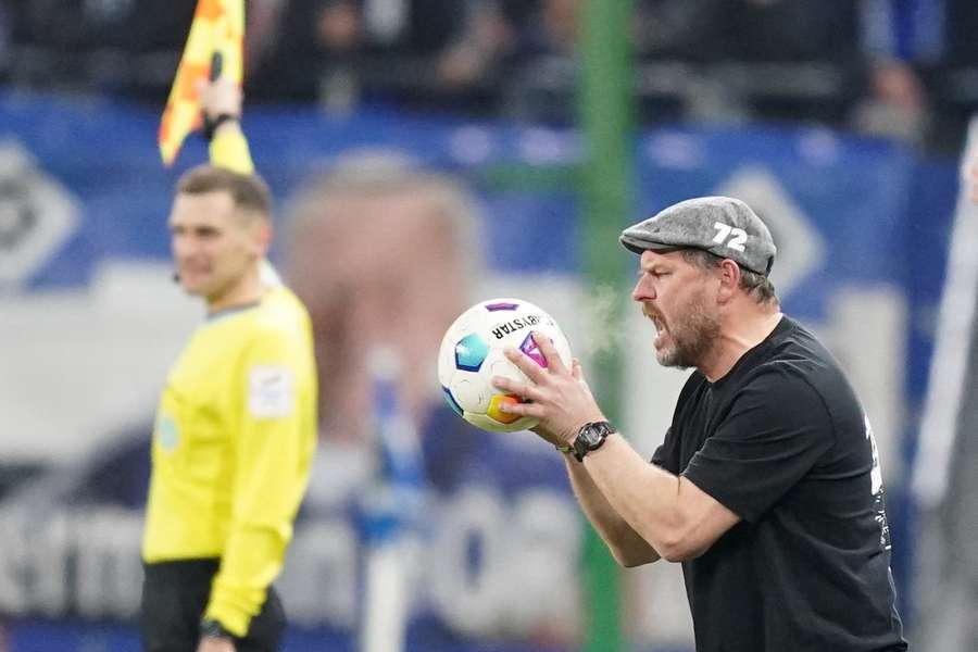 Auch HSV-Trainer Steffen Baumgart verzweifelte zeitweilig an seiner Mannschaft.