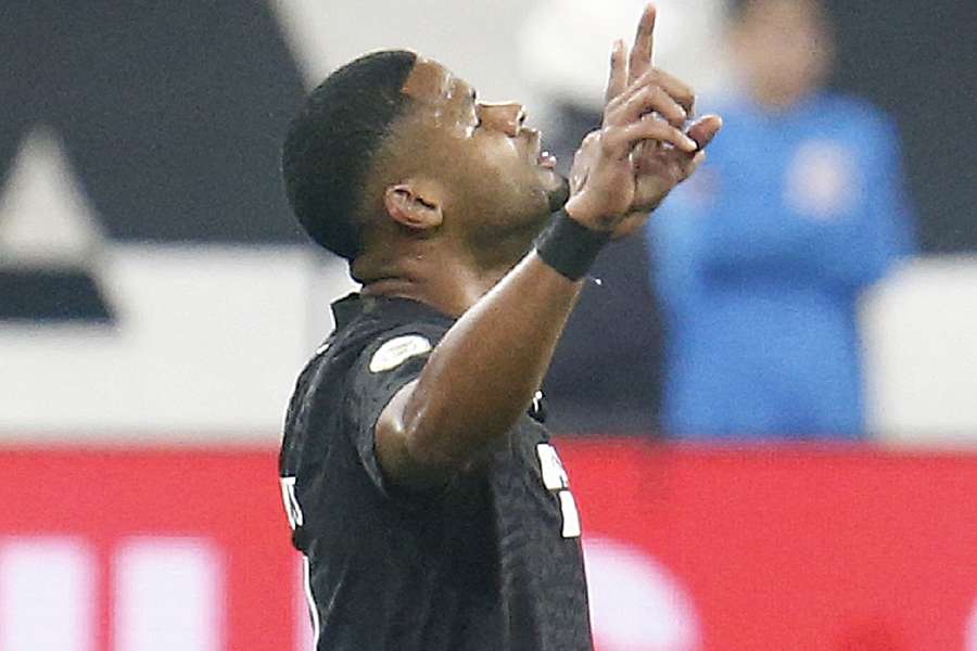 Júnior Santos comemora gol que deu vitória ao Botafogo sobre o Corinthians