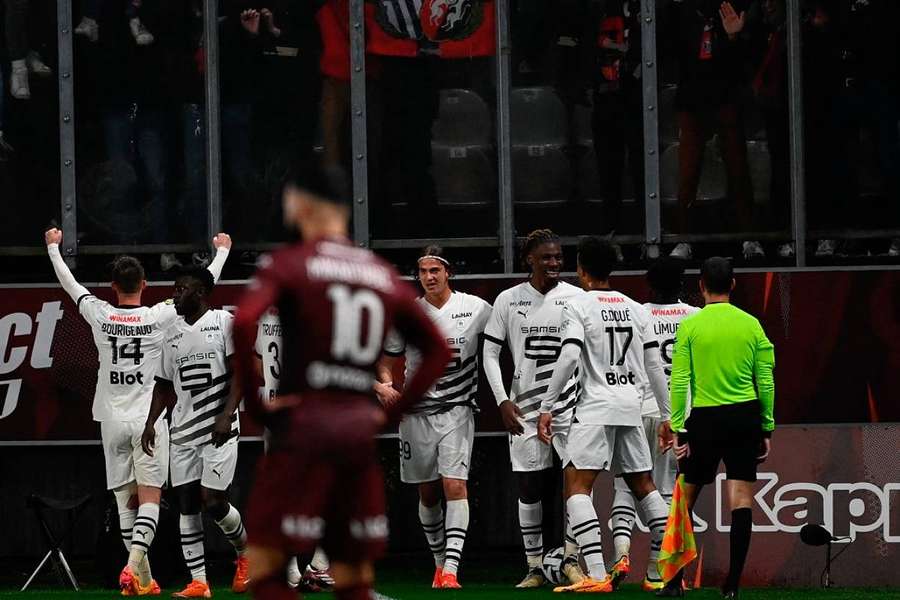 Rennes s'est remis à croire en une qualification européenne en renversant in extremis Metz (3-2). 