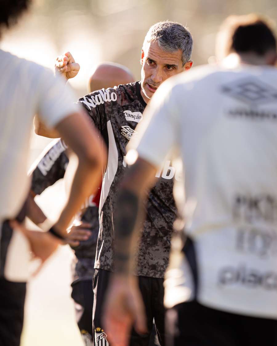 Vojvoda não é mais técnico do Santos