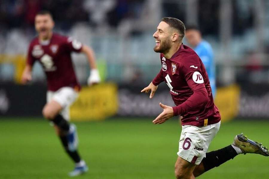 Vlasic assinou o segundo golo do triunfo do Torino