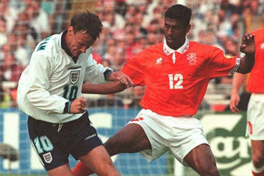 Teddy Sheringham contra os Países Baixos