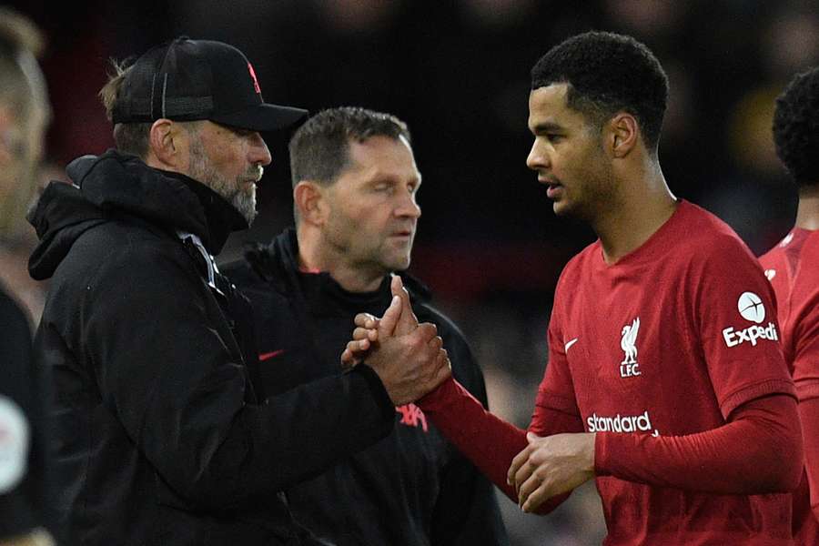 Trotz Handshake mit Klopp: Cody Gakpo blieb bei seinem Debüt eher blass.