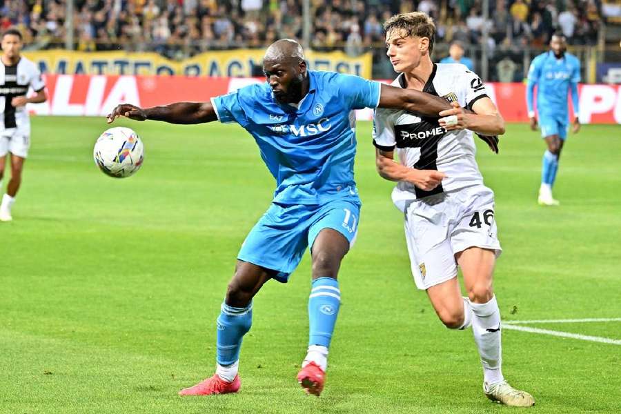Giovanni Leoni y Romelu Lukaku