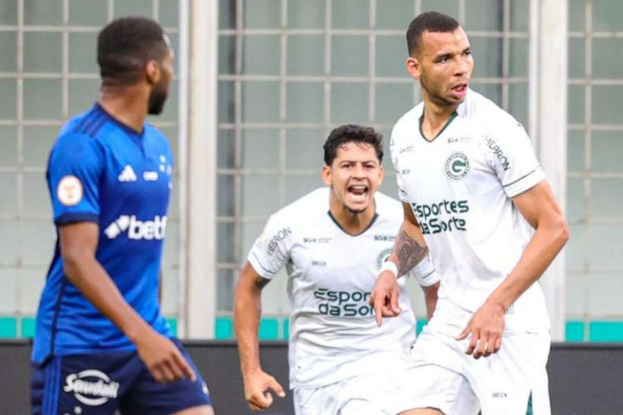 João Magno comemora o único gol da partida