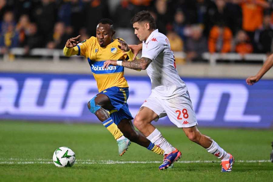 David Abagna of APOEL in action against Lucas Martinez Quarta of Fiorentina during the UEFA Conference League 