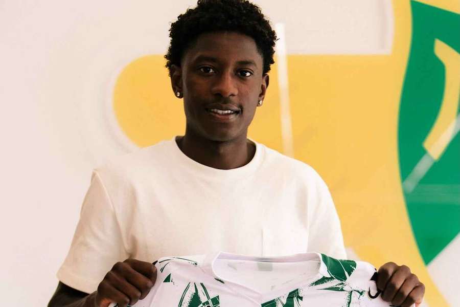 Michael Dacosta assinou até 2029 com o Moreirense Michael Dacosta assinou até 2029 com o Moreirense