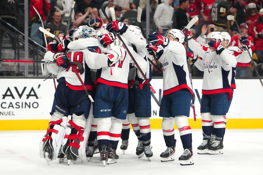 Szalony mecz w Las Vegas. Goście stracili trzybramkowe prowadzenie, ale finalnie wygrali Szalony mecz w Las Vegas. Goście stracili trzybramkowe prowadzenie, ale finalnie wygrali