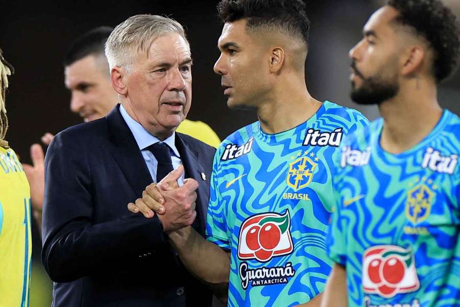 Ancelotti afirma que esquema com dois no meio pode ruir