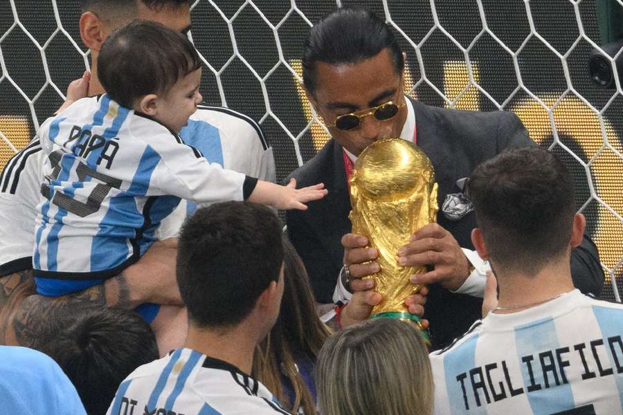Un grain de sable dans la pincée de sel : Salt Bae ou l'insupportable présence des influenceurs