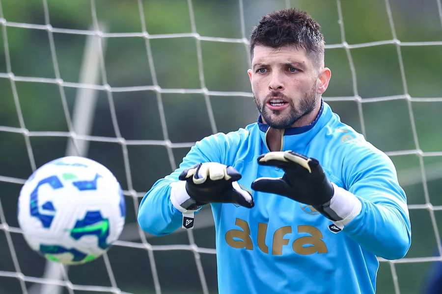 Tiago Volpi tem conversas avançadas com Bragantino