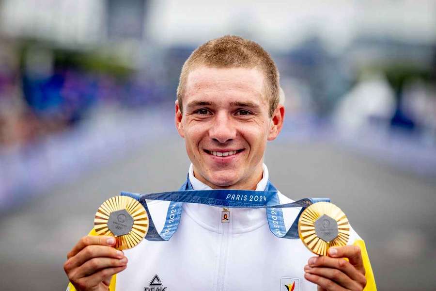 Remco Evenepoel with his Olympic gold medals in 2024