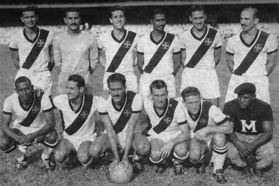 Time do Vasco de 1953 (resolução ampliada com auxílio de IA) Time do Vasco de 1953 (resolução ampliada com auxílio de IA)